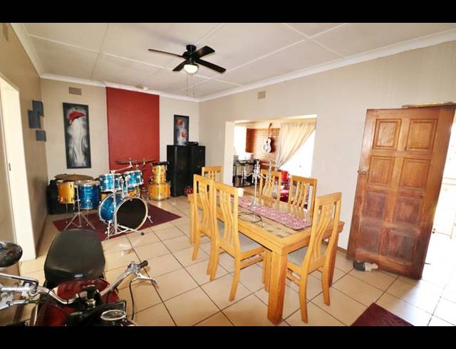 3 BEDROOM HOUSE FOR SALE IN HOMESTEAD